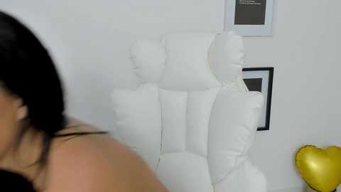 moniqueeass @ chaturbate on 20240328