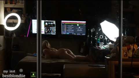 bestblondiiecb @ chaturbate on 20240401