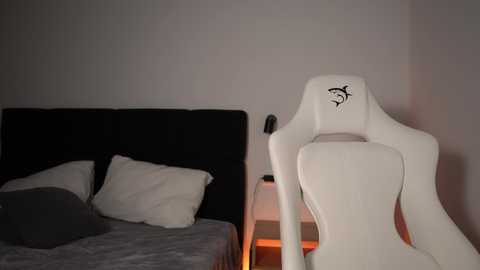 aria_diaz