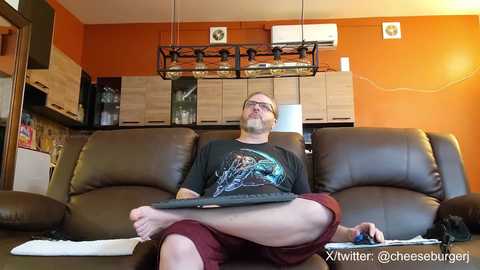 cheeseburgerjesus @ chaturbate on 20240407