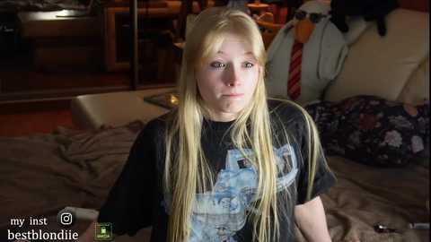 bestblondiiecb @ chaturbate on 20240408
