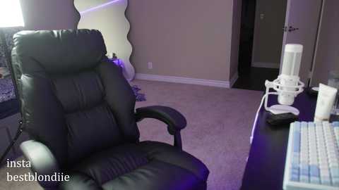 bestblondiiecb @ chaturbate on 20240921