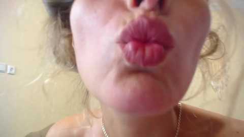 holli_trick @ chaturbate on 20240924
