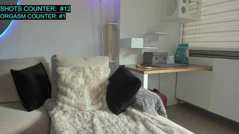 lonelly_lolly98 @ chaturbate on 20240927