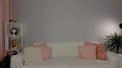 leahsthetics @ chaturbate on 20241005