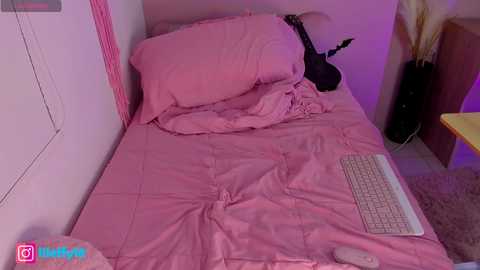 little_effy18_ @ chaturbate on 20241009