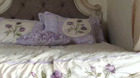 littlegreekflower @ chaturbate on 20241012