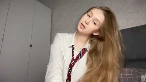 lizzy_cutie @ chaturbate on 20241012