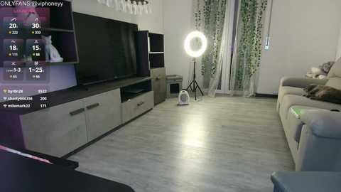 xxxhoneyxx @ chaturbate on 20241016