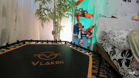 vivian_qwerty @ chaturbate on 20241017