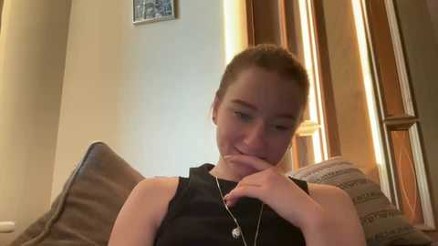 molis_xx @ chaturbate on 20241029