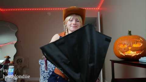 bestblondiiecb @ chaturbate on 20241101