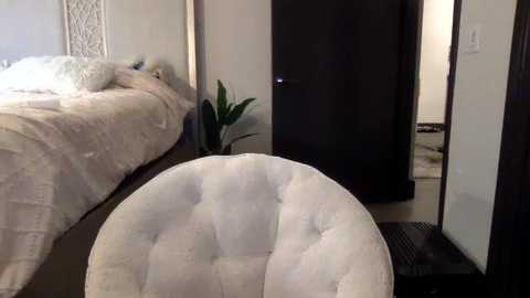 _natycutei19 @ chaturbate on 20241109