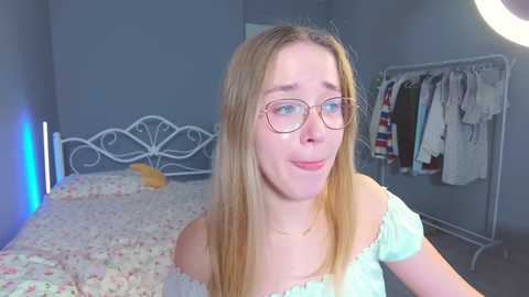 aluntick @ chaturbate on 20241117