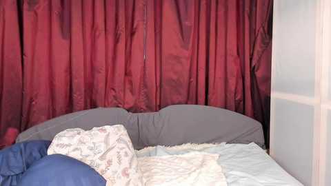flirtykitty_ @ chaturbate on 20241125