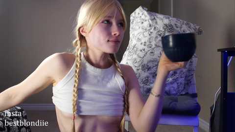 bestblondiiecb @ chaturbate on 20241127