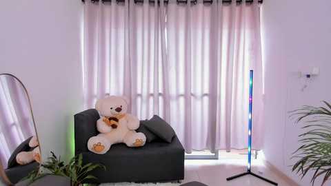 roxie_gates
