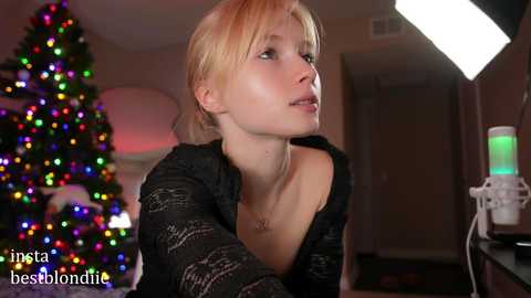 bestblondiiecb @ chaturbate on 20241214