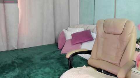 love_is_lola @ chaturbate on 20241215