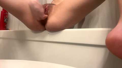 ermbh26 @ chaturbate on 20250221