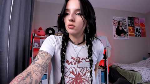 vivian_qwerty @ chaturbate on 20250302
