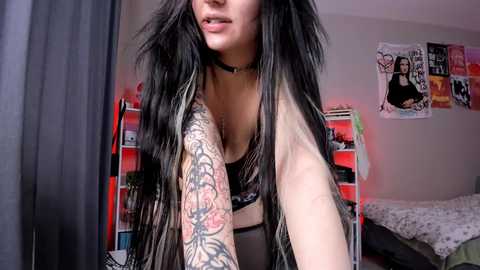 vivian_qwerty @ chaturbate on 20250306
