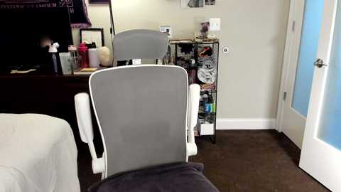 eve003300 @ chaturbate on 20250530