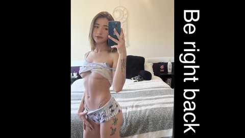 lolariv @ chaturbate on 20250530