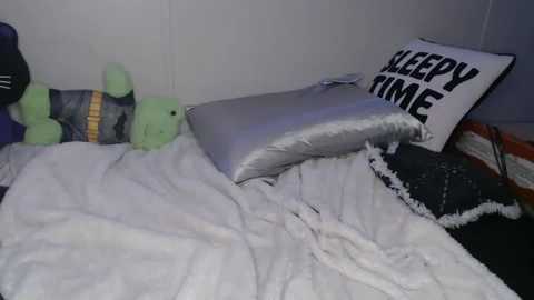 petitemwah @ chaturbate on 20250531