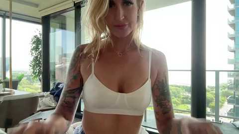 officiallyonlytams @ chaturbate on 20250601