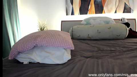 mis_eva @ chaturbate on 20250605