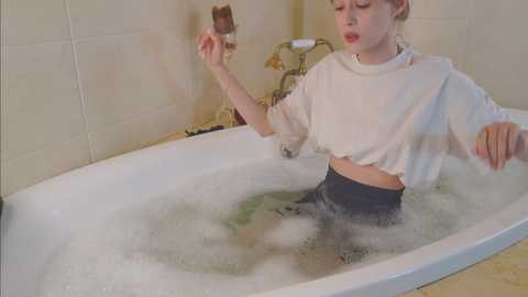 lynnaappling @ chaturbate on 20250619