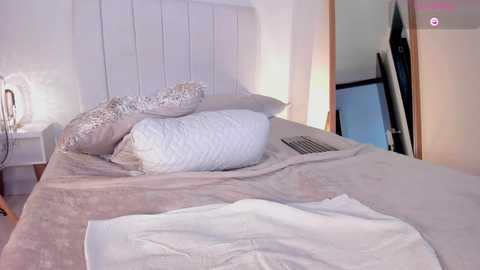 madison__evans @ chaturbate on 20250619