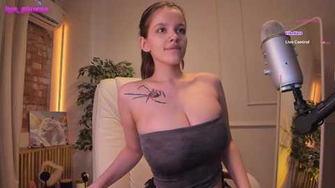 adalyn_glow @ chaturbate on 20250622