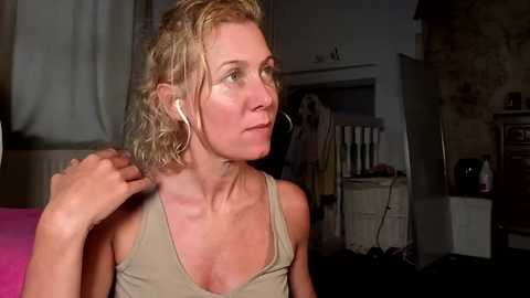 lola_belgium @ chaturbate on 20250702