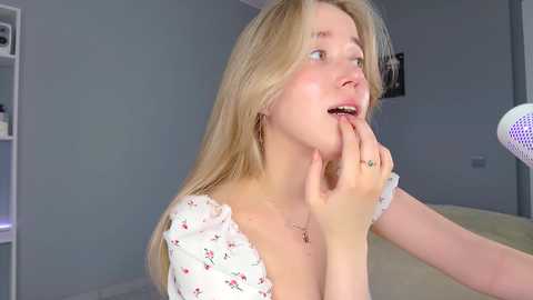 aluntick @ chaturbate on 20250709