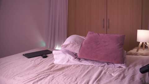 pauline_7 @ chaturbate on 20250714