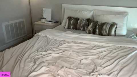 monimaney @ chaturbate on 20250724