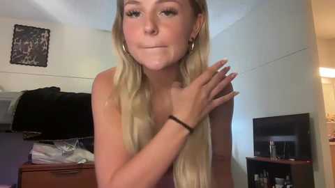 blondebunny88 @ chaturbate on 20250829