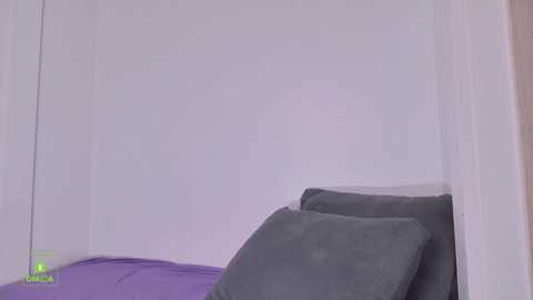 hugebangins_ @ chaturbate on 20250924