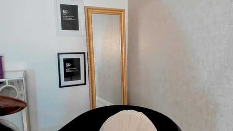 moniqueeass @ chaturbate on 20251001