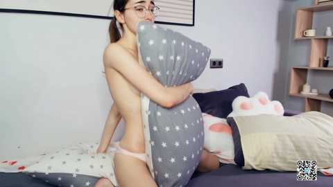 polly_bee @ chaturbate on 20251001