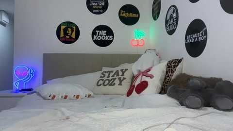 taliavaine @ chaturbate on 20251002