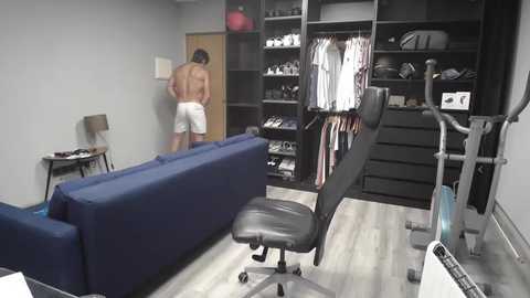 latino23bom @ chaturbate on 20251003