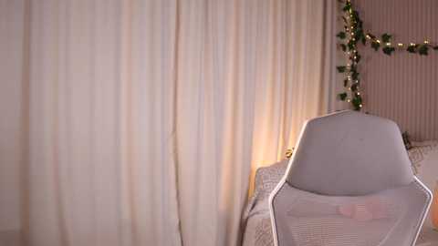 little_poetry @ chaturbate on 20251004