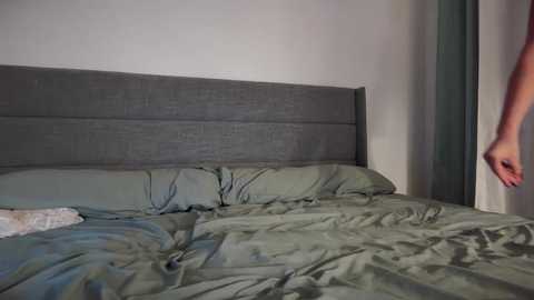 little_lies @ chaturbate on 20251008