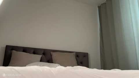 melodyxlove @ chaturbate on 20251008