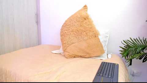 fiorellasantamaria @ chaturbate on 20251011