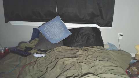 milkandhoneybby @ chaturbate on 20251011