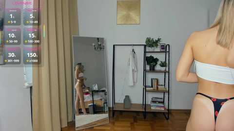 glossybabe_ @ chaturbate on 20251013